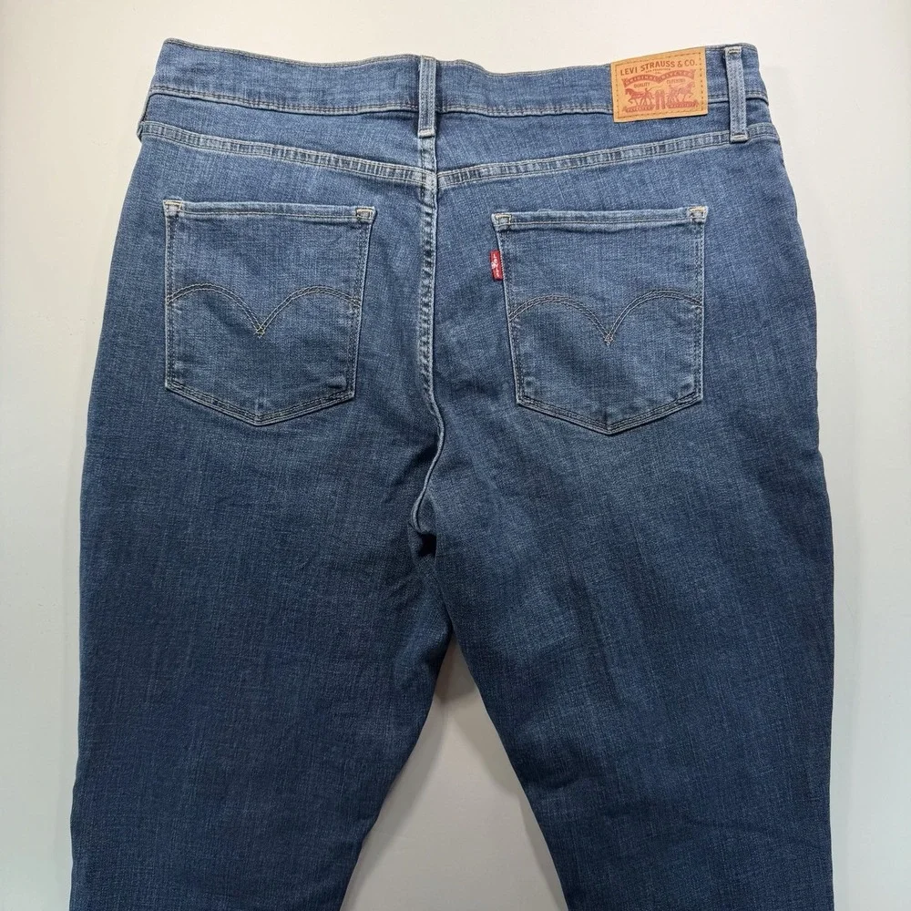 Levi's Women's Shaping Skinny Jean 32 Medium Wash Classic Denim - Picture 4 of 11